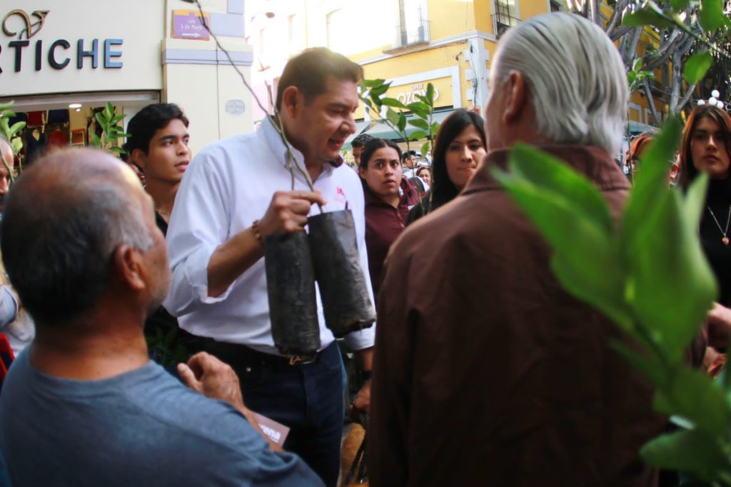 Alejandro Armenta continúa con difusión de las tareas de Claudia