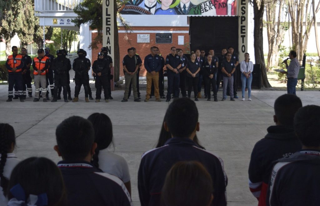 San Pedro Cholula realiza simulacro por presencia de armas en una escuela
