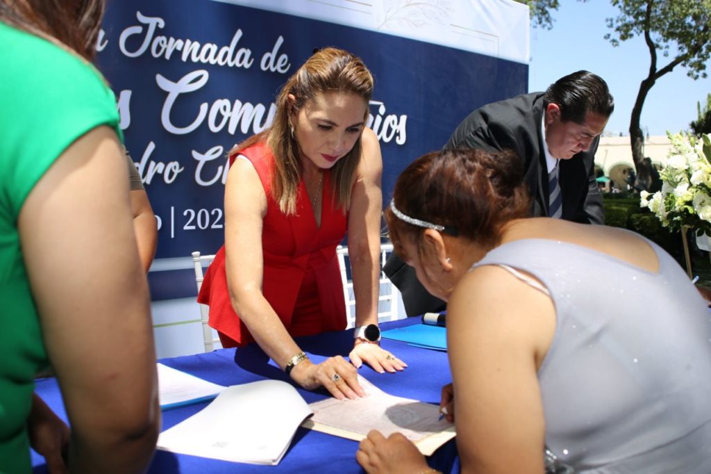 La alcaldesa Paola Angón destacó la importancia de las bosas comunitarias.