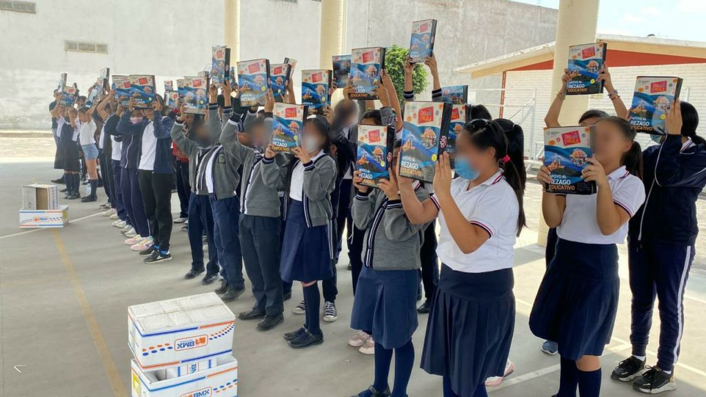 Paola Angón continúa brindando herramientas a niñas y niños de San Pedro Cholula.