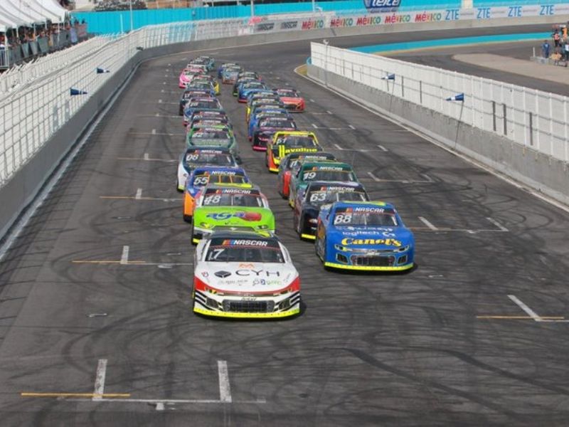 Dan a conocer el calendario 2024 de NASCAR México Contundente