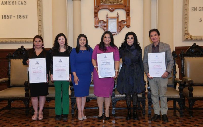 Ayuntamiento de Puebla reconoce a especialistas de paladar hendido