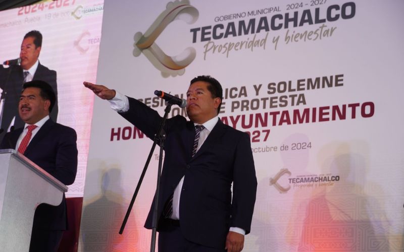 Mateo Hernández toma protesta como alcalde de Tecamachalco