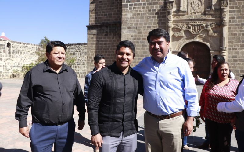 Omar Muñoz acude a Feria del Tejocote en Calpan