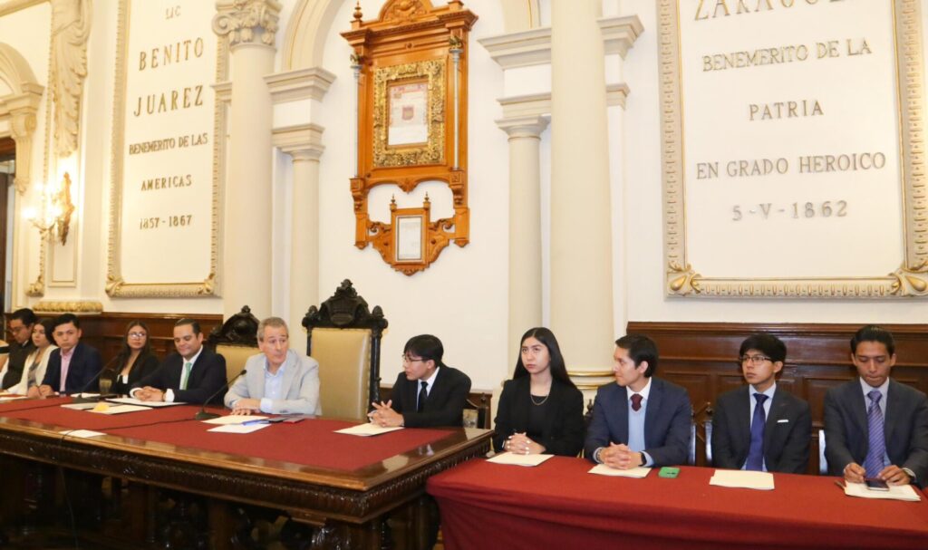 Pepe Chedraui encabeza Cabildo Universitario en Puebla capital