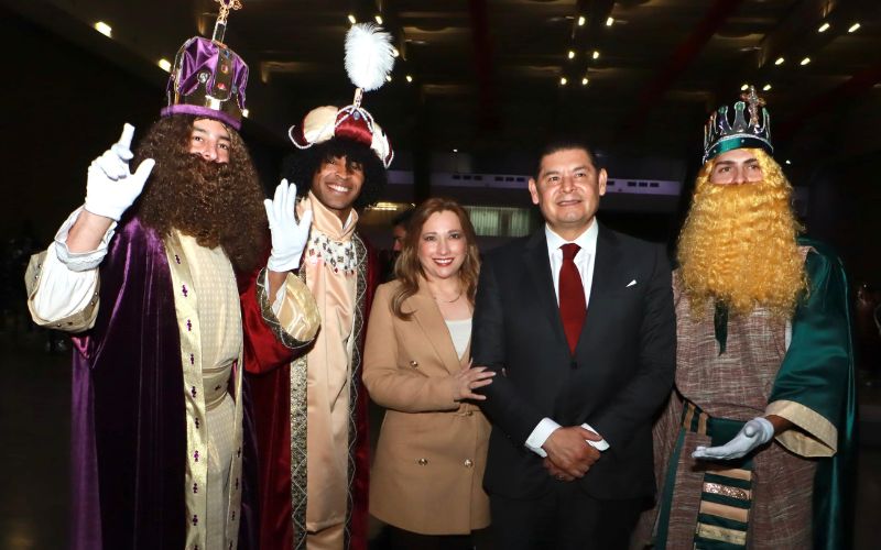 Alejandro Armenta festeja Día de Reyes con más de 6 mil niñas y niños