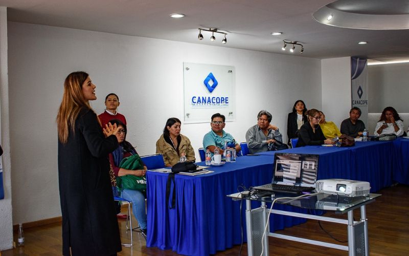 Ayuntamiento de Puebla presenta Oficina de Gestión Empresarial ante Canacope